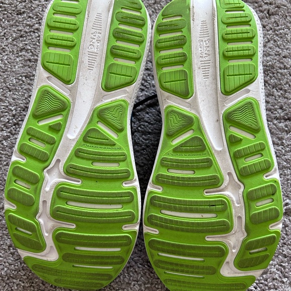 Brooks Ghost Max Mens size 11. Minimal usage under 15 miles in Treadmill. - Picture 7 of 7
